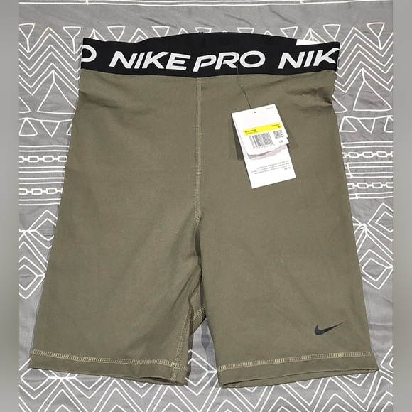Nike Women's Pro 365 7" High Waisted Shorts Size Small - Picture 1 of 9